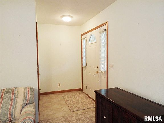 3rd image of 5402 N Burns Ave