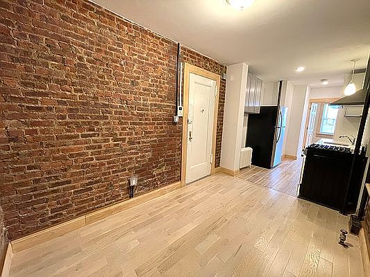4th image of 21-63 27th St #6
