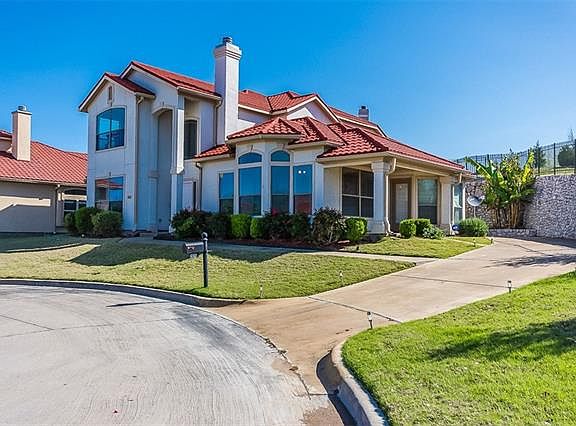 2nd image of 2075 Pontchartrain Dr