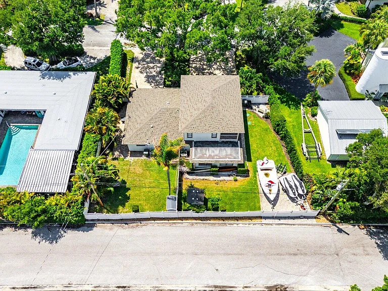 2101 N Palm Cir — Photo 36