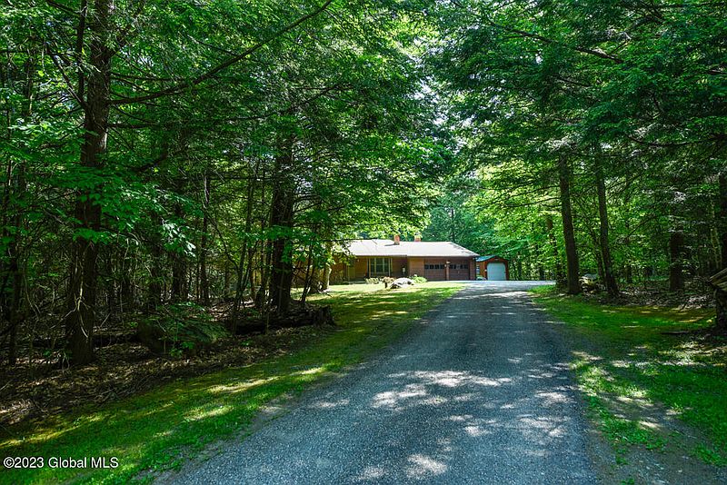 2nd image of 33 Quail Way