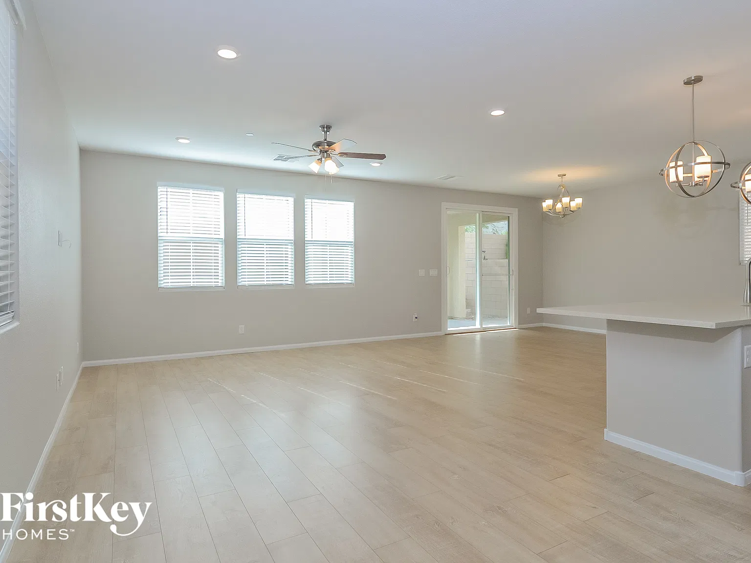 4 bed, 2.5 bath, 2819 sqft, $3,475 — Photo 3