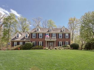 6401 Woodland Run Ct, Clifton, VA 20124