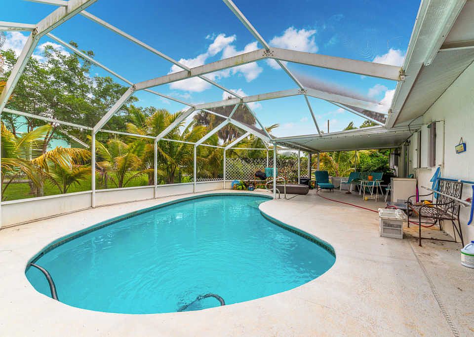 1st image of 8149 SE Camellia Dr