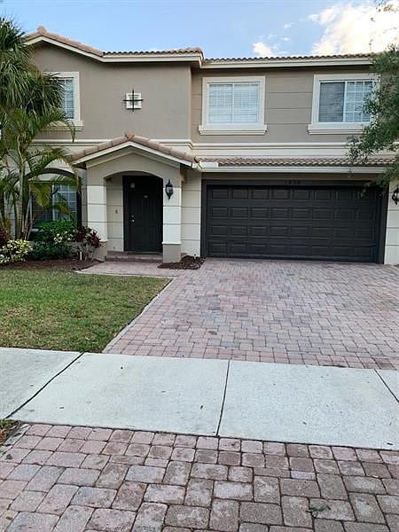 2nd image of 1898 SW Newport Isles Blvd