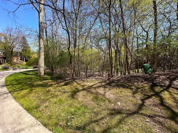 1221 Copperwood Dr, Bloomfield Hills, MI 48302