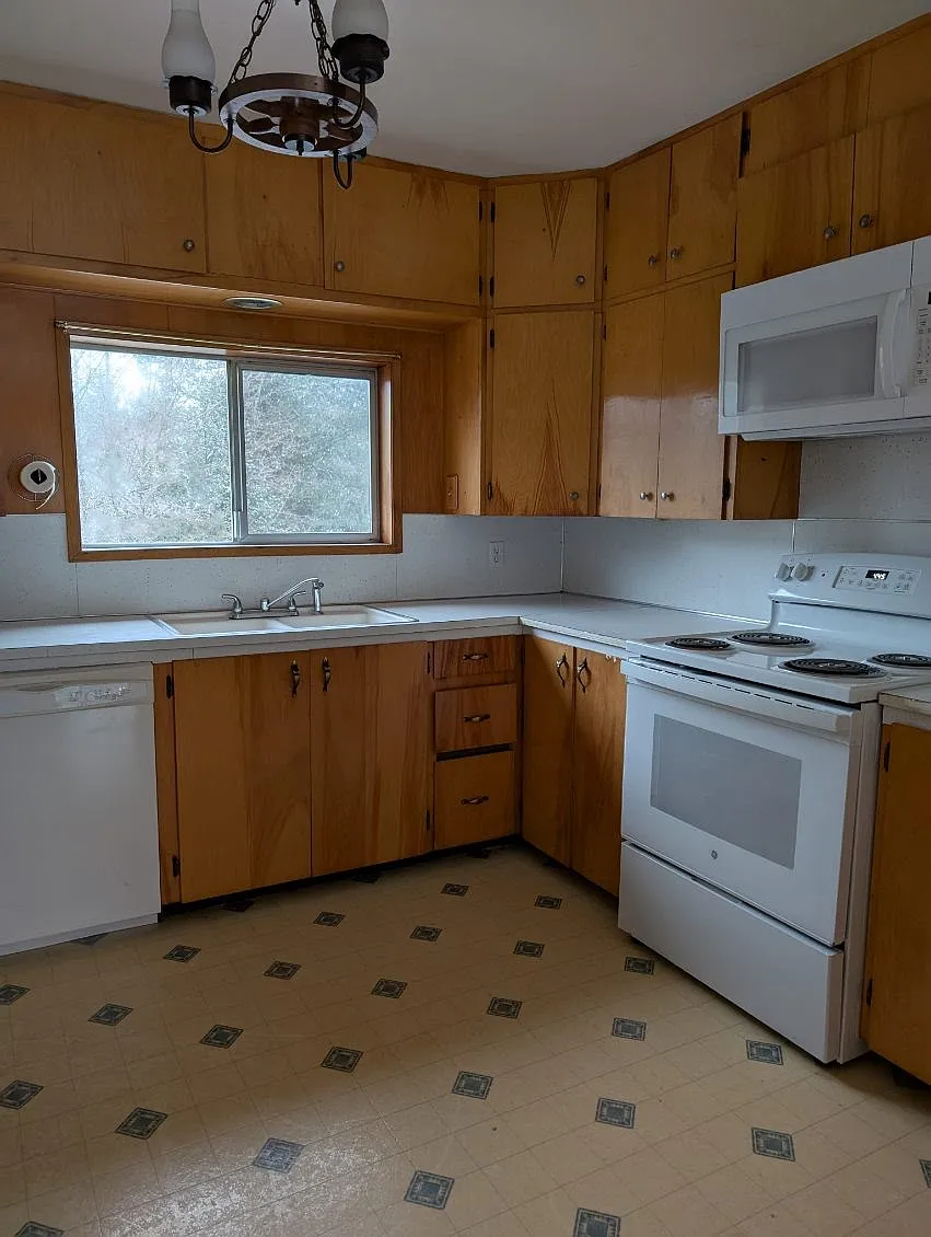 Building Photo - 810 Dewitt Dr