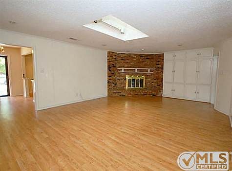 5th image of 2615 Briarcove Dr