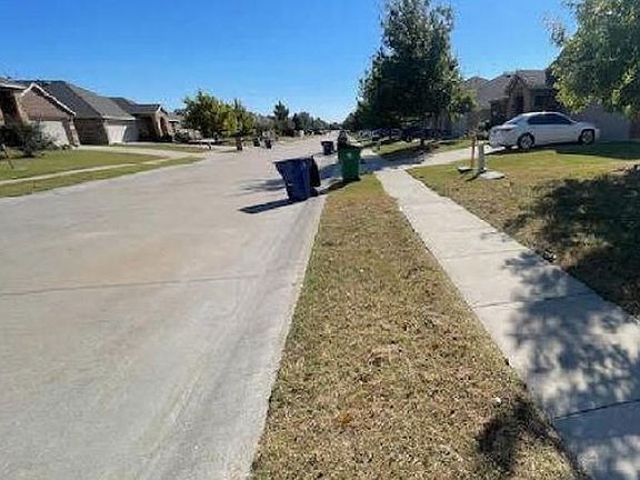 Exterior Neighborhood (street photo)