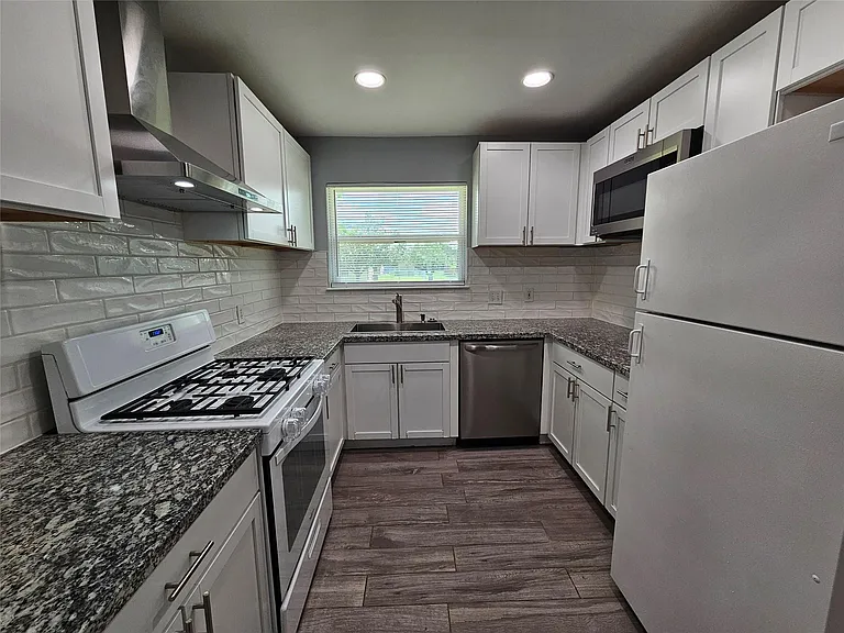 2603 Peach Tree Ln — Photo 9