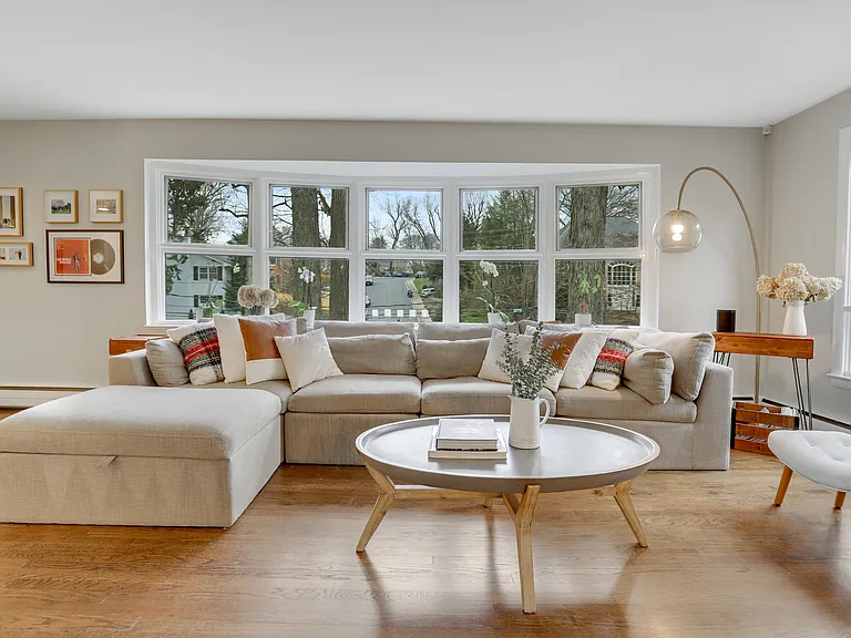 3710 Lorcom Ln — Photo 3
