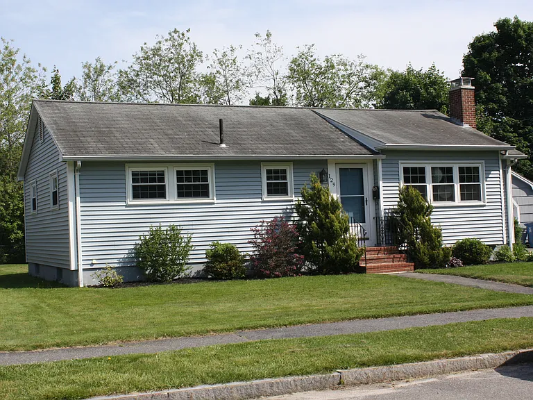 129 Wayside Rd — Photo 2