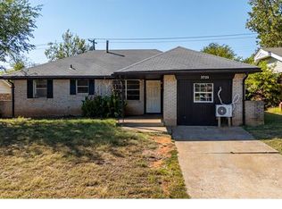 3721 Parkwoods Ln, Midwest City, OK 73110