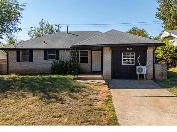 3721 Parkwoods Ln, Midwest City, OK 73110