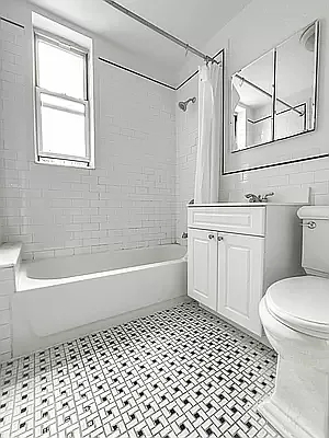 Rented by Manhattan Realty Group | media 3