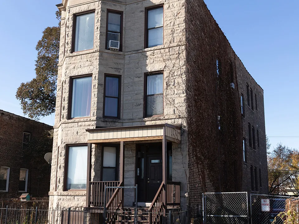 5222 S Wells St #2F