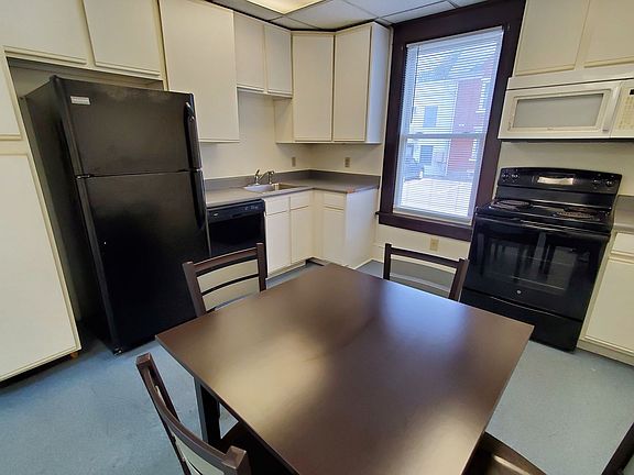 4th image of 633 W College Ave #1E