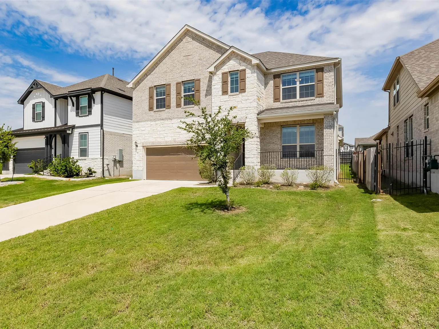 5 bed, 4.0 bath, 3270 sqft, $2,800 — Photo 2