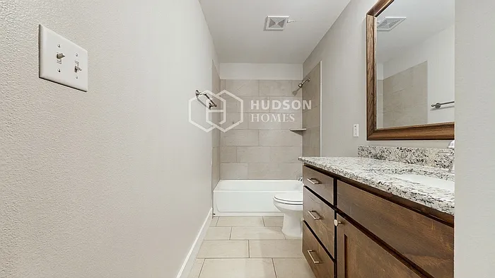 318 E Lake St — Photo 21