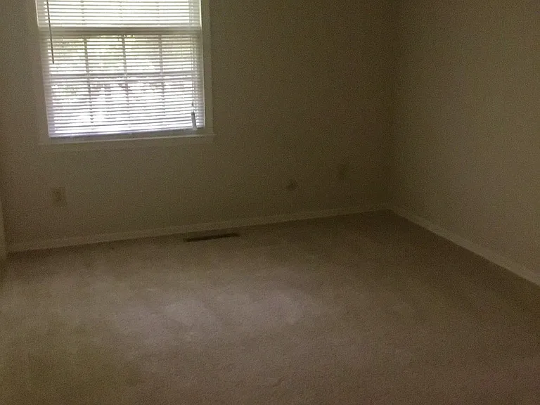 815 Seabury Ct — Photo 28