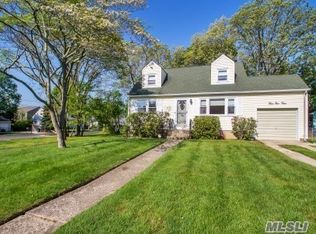 414 Arnold Ave, West Babylon, NY 11704