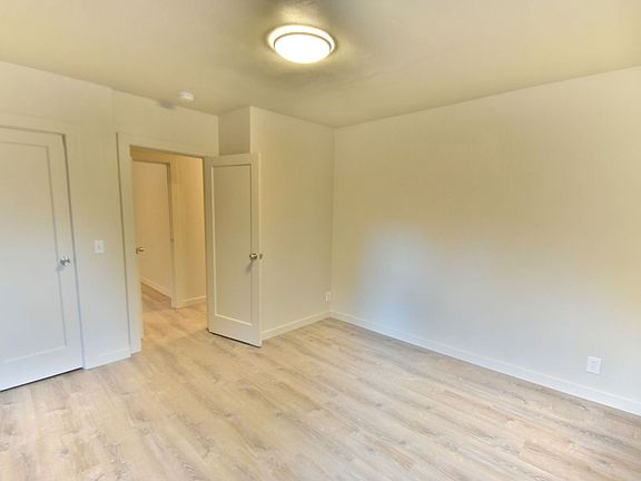 5th image of 5522 NE 193rd St