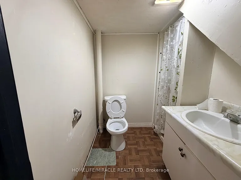 1391 Fenelon Cres — Photo 6