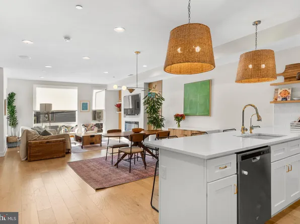 439 E Wildey St, Philadelphia, PA 19125