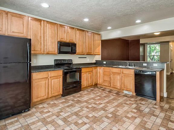 4th image of 3704 S Balmossie Ln