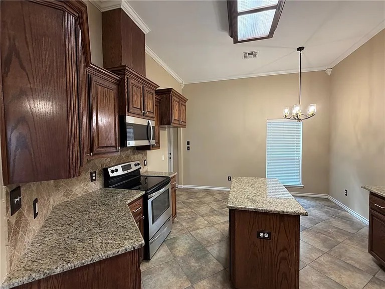 8317 Pocono Cir — Photo 9