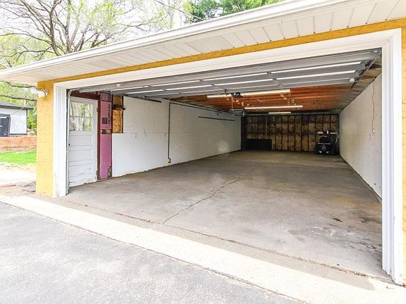 2nd image of 2308 Auerbach Ave