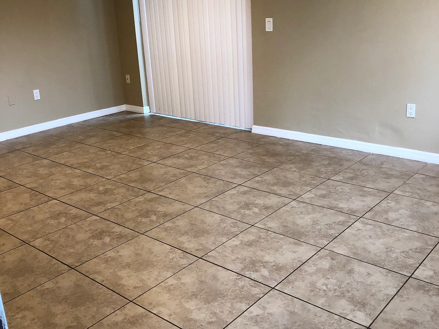 2 bed, 850 sqft, $1,385 — Photo 2