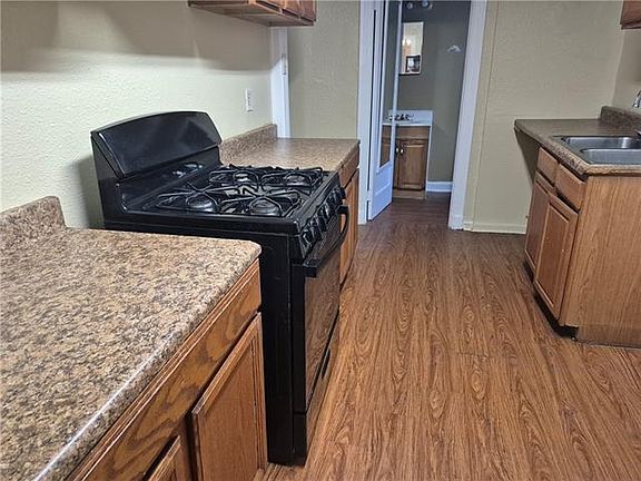 4th image of 1526 Spain St #B