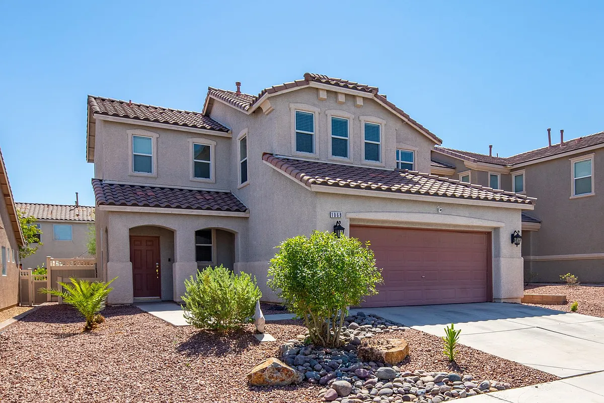 Building Photo - 1068 Crescent Falls St