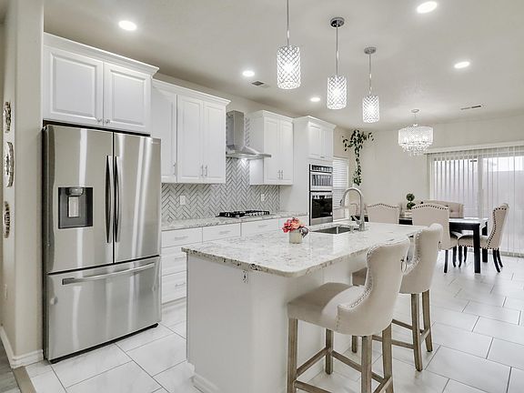 3rd image of 9636 Entrada Vista Ave NW