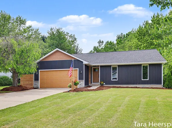 6237 Arroyo Vista Dr NE, Rockford, MI 49341