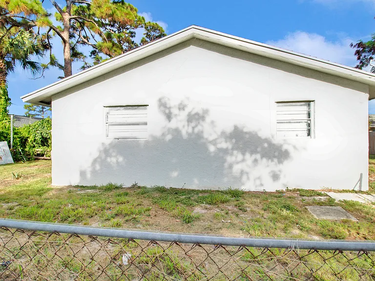 3040 Martin Ave — Photo 3