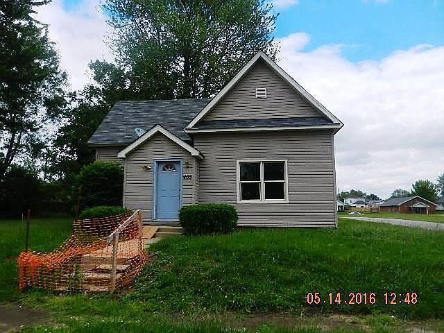 2nd image of 32 E Main St
