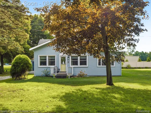 6965 Lakeport Dr, Lakeport, MI 48059
