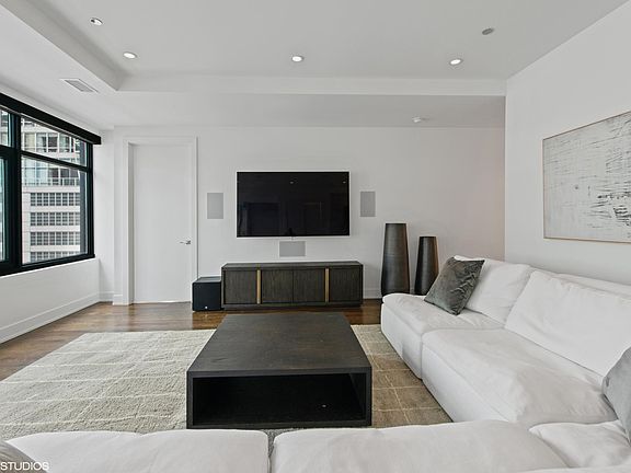 3rd image of 676 N Kingsbury St #507