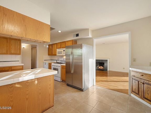 5th image of 2180 Gridley Ave