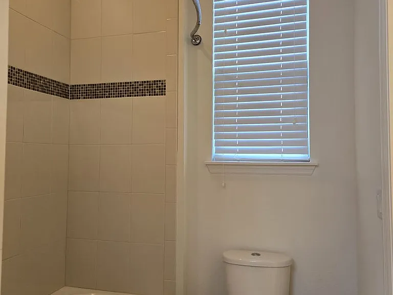 9240 Woodcrane Dr — Photo 31