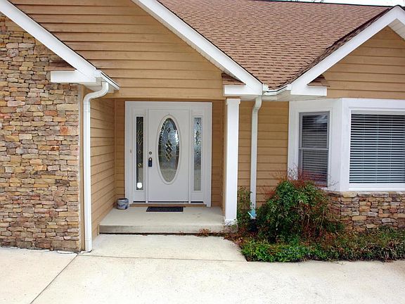 3rd image of 27 Claremont Cir