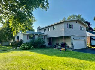 935 Barbara Ln, Marinette, WI 54143