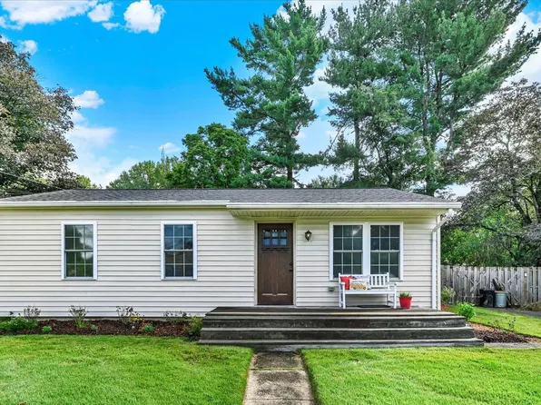 8235 Reece Heights Dr, Severn, MD 21144