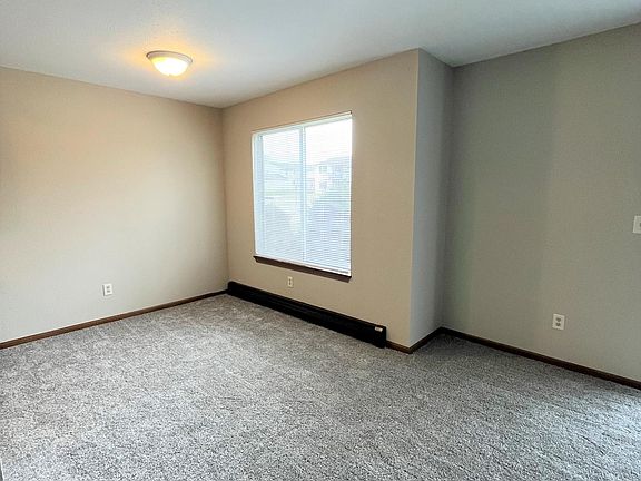 4th image of 379 Stratford Way #1
