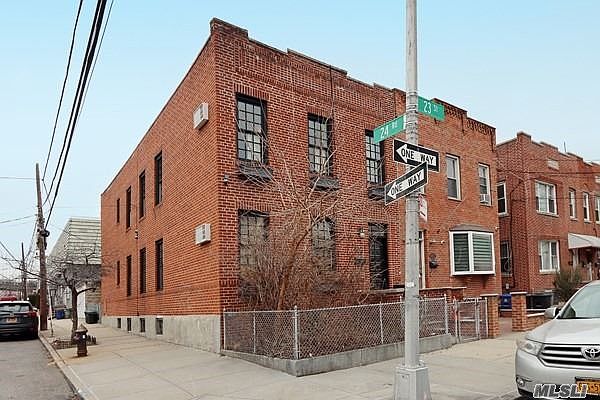 1st image of 2420 23rd St