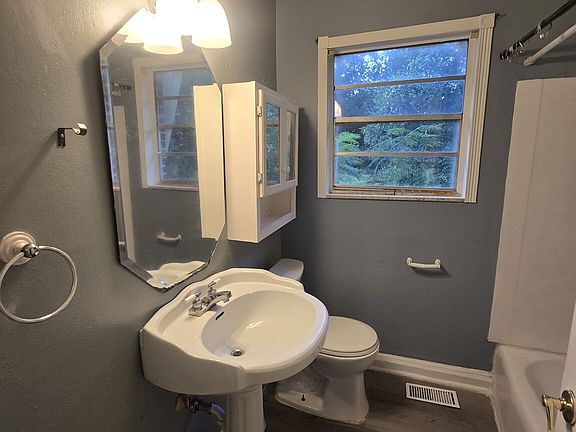 4th image of 141 Little John Ln