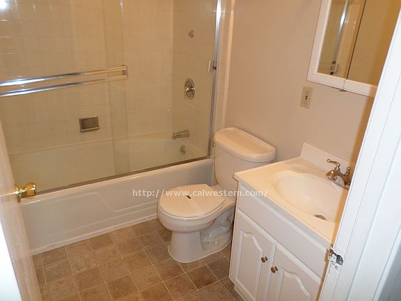 4th image of 3903 Hamilton Ave #0