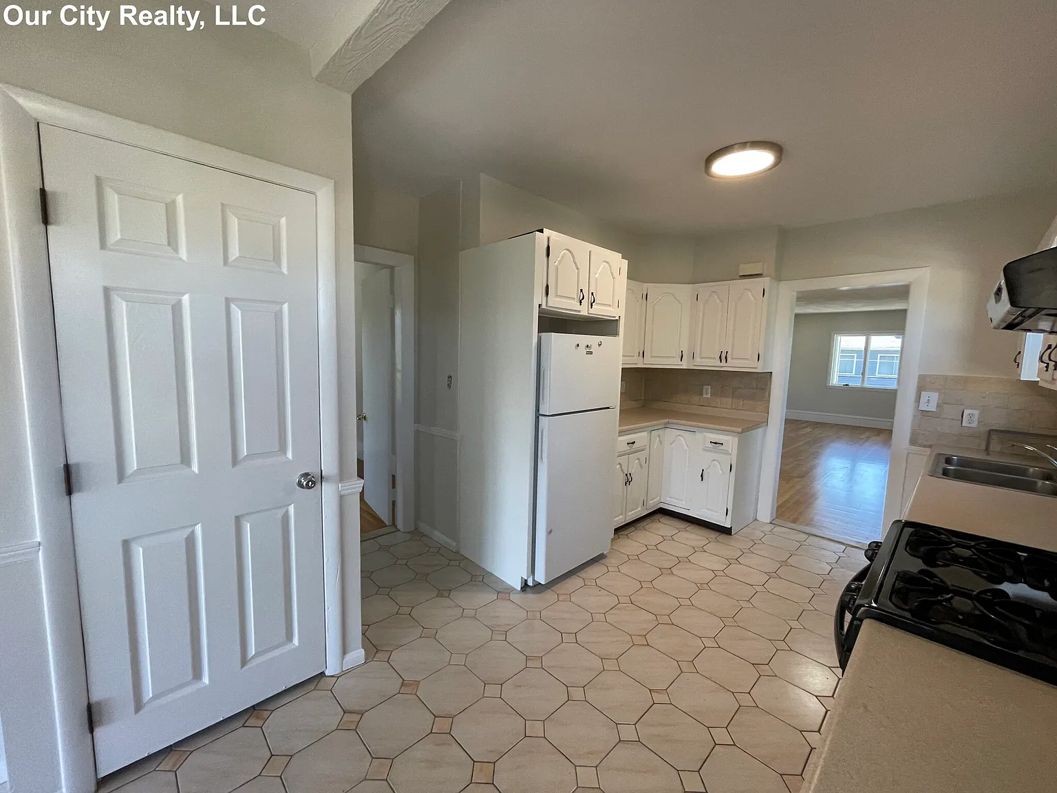 3 bed, $3,000 — Photo 3